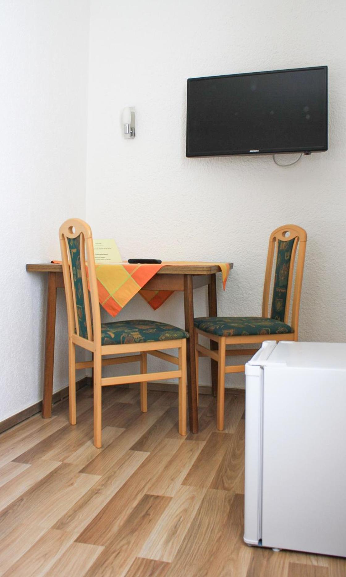 Zur Deutschen Eiche - Fruehstueckspension Und Ferienwohnungen Großschönau Rum bild